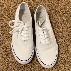 A New Day white tennis shoes! Size 7!